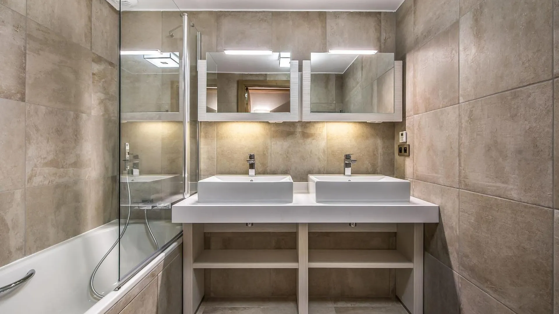 Appartement Elegant Avec Acces Facile Aux Pistes, Parking Et Salle De Fitness - Fr-1-562-23 Courchevel